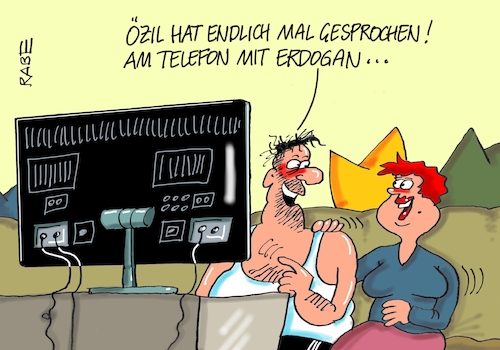 Cartoon: Nochmal Özil (medium) by RABE tagged özil,gündogan,erdogan,wahlkampf,wahlhilfe,fußballtrikot,trikottausch,rabe,ralf,böhme,cartoon,karikatur,pressezeichnung,farbcartoon,tagescartoon,reden,sprechen,telefon,anruf,dfb,grindel,bierhoff,rassismus,integration,deutschtürken,özil,gündogan,erdogan,wahlkampf,wahlhilfe,fußballtrikot,trikottausch,rabe,ralf,böhme,cartoon,karikatur,pressezeichnung,farbcartoon,tagescartoon,reden,sprechen,telefon,anruf,dfb,grindel,bierhoff,rassismus,integration,deutschtürken