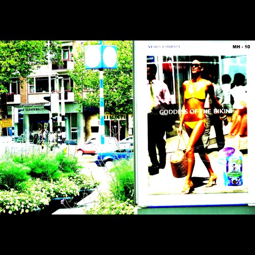 Cartoon: MH - Sunday Shopping (medium) by MoArt Rotterdam tagged shopping,sundayshopping,bikini,bikinigirl,gilette,rotterdam,venusembrace,goddessofthebikini,shoppen,winkelen,gladdehuid,softskin