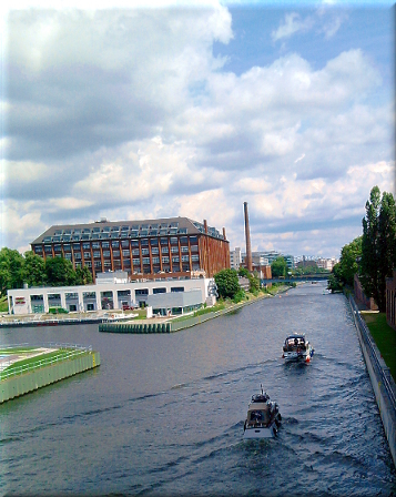 Cartoon: TELTOWKANAL AM HAFENCENTER TEMPE (medium) by lesemaus tagged teltowkanal,hafencenter,tempelhof