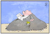 Cartoon: Arm und Reich (small) by Kostas Koufogiorgos tagged karikatur,koufogiorgos,illustration,cartoon,oxfam,studie,arm,reich,sozial,gesellschaft,vermoegen,geld,wirtschaft